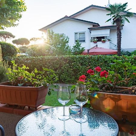 Apartment Holiday Versilia Camaiore Ngoại thất bức ảnh